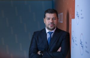 ΔΕΗ:Προσαρμοσμένο EBITDA στα €1 δισ. και καθαρά κέρδη στα €0,2 δισ. για το α΄ εξάμηνο 2025