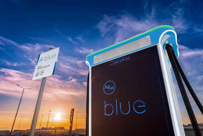 ΔΕΗ blue – Visa: Νέα καλοκαιρινή προσφορά με επιβράβευση έως 18€ τον μήνα για τη φόρτιση ηλεκτρικών οχημάτων